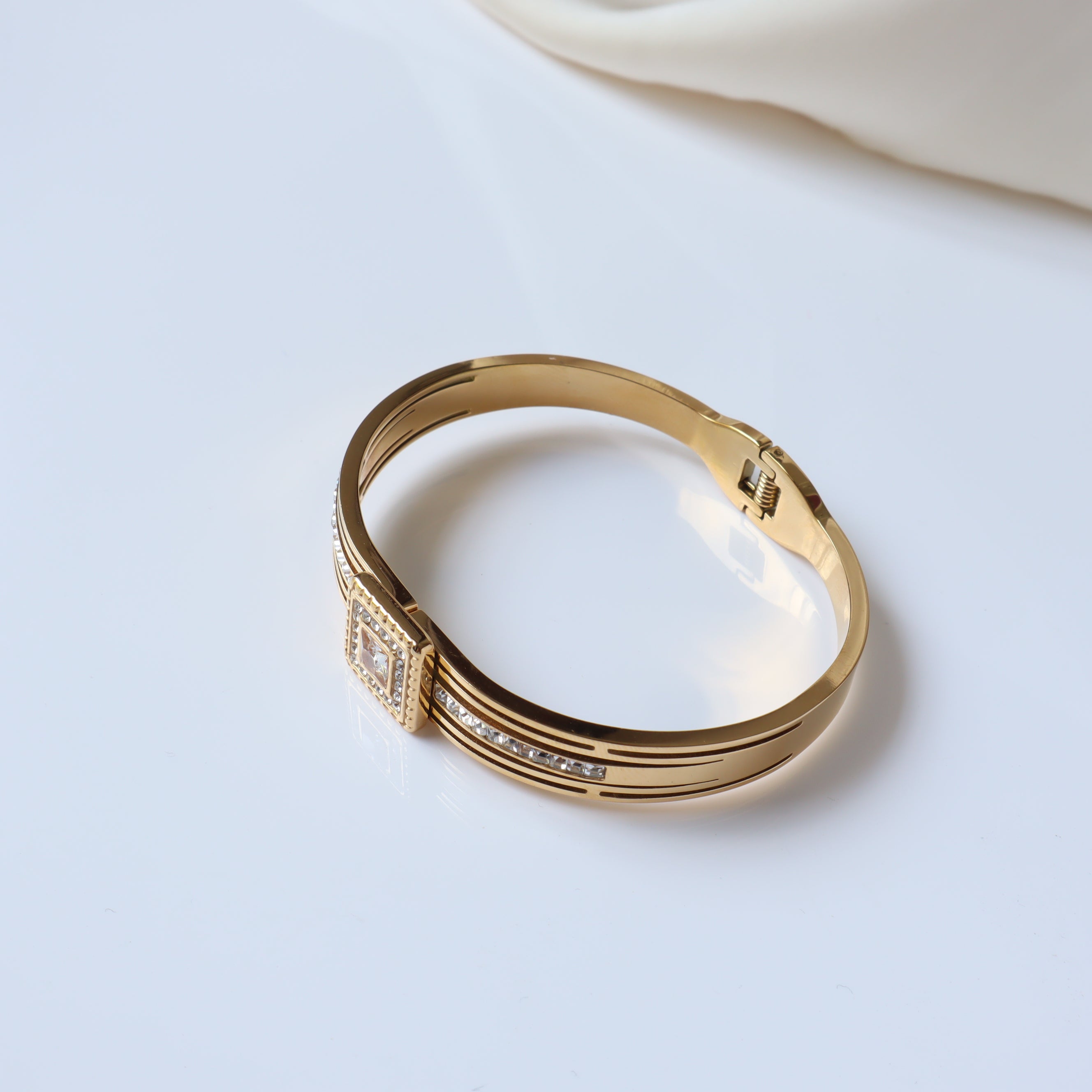 Brave 18K Gold Plated Bangle