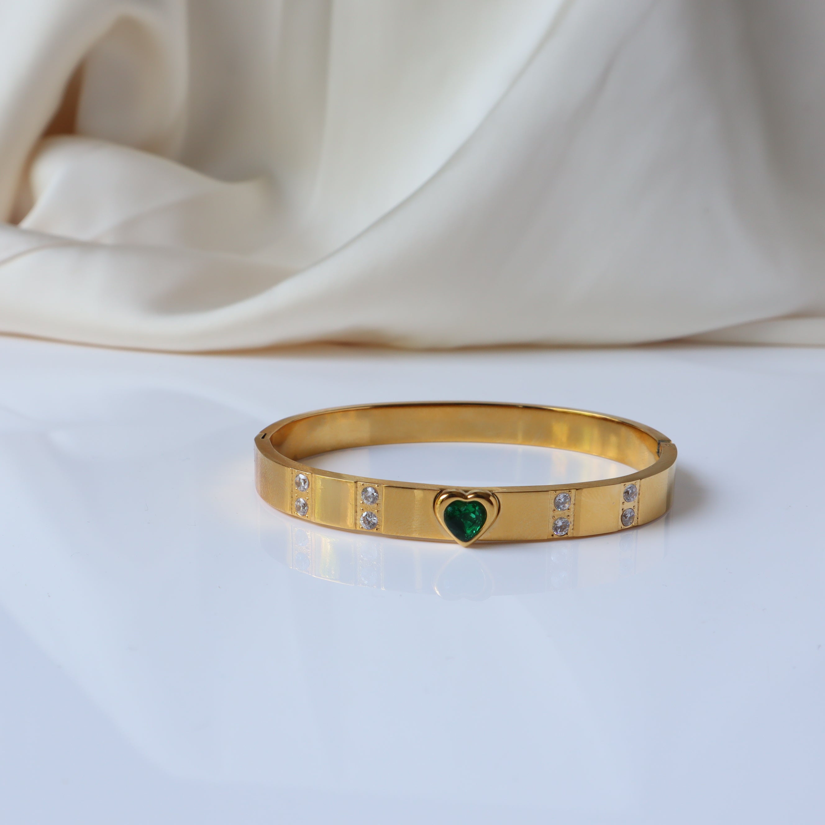 Heart Oasis 18K Gold Plated Bangle