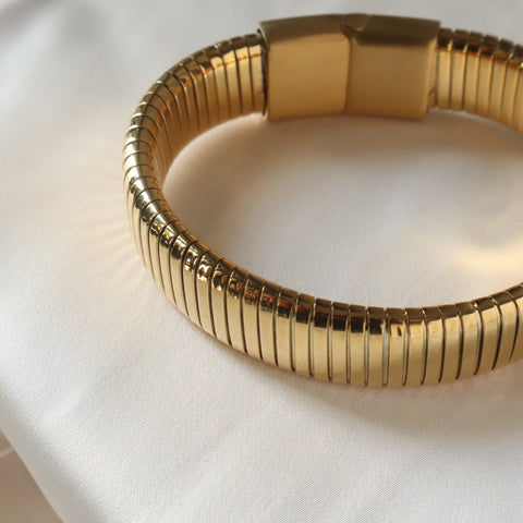 Big Buckle Coil 18K Gold Plated Bangle